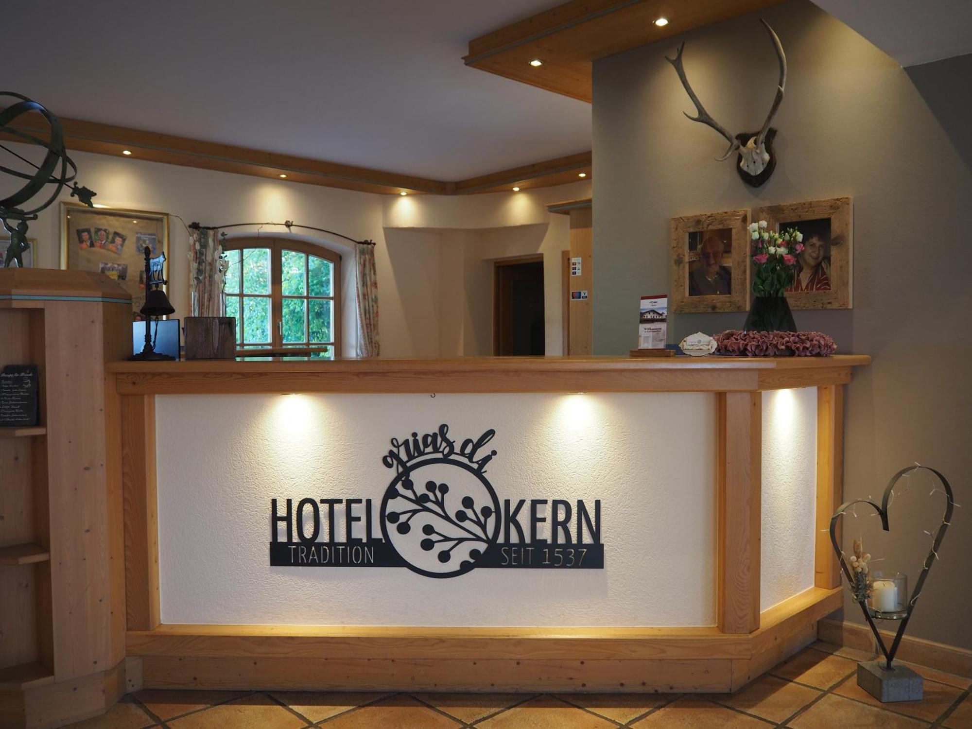 Hotel Garni Kern Halfing Экстерьер фото